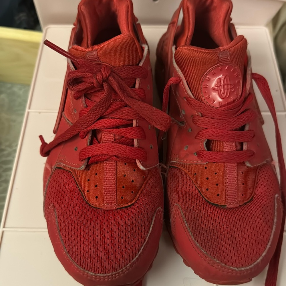 Kids red Nike Huarache